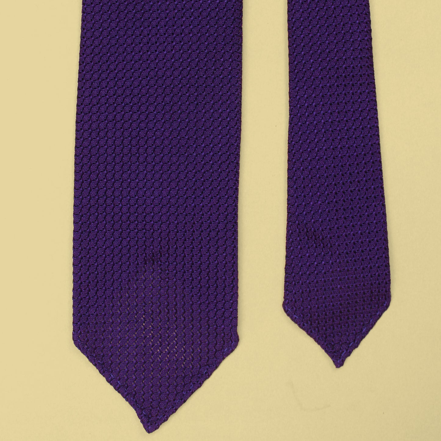 Drake's Large Knot Silk Grenadine Hand Rolled Tie